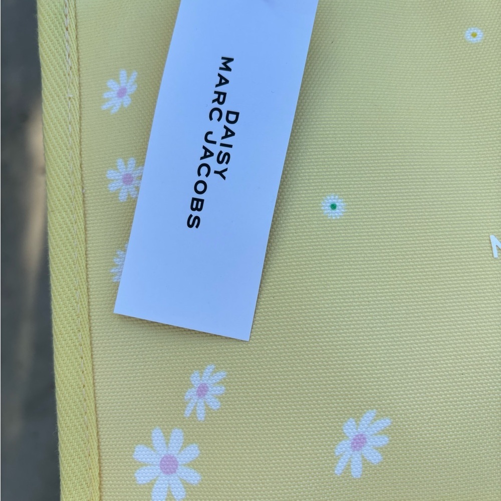 Marc Jacob’s Daisy tote - Picture 3 of 3
